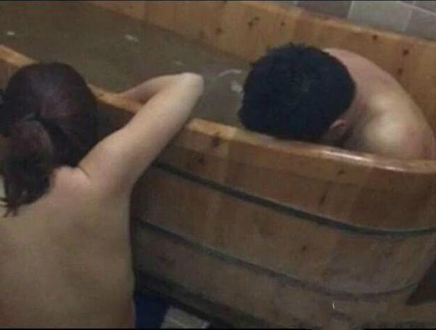 河南一校长带女教师开房洗澡 被停发工资取消教师资格（图）