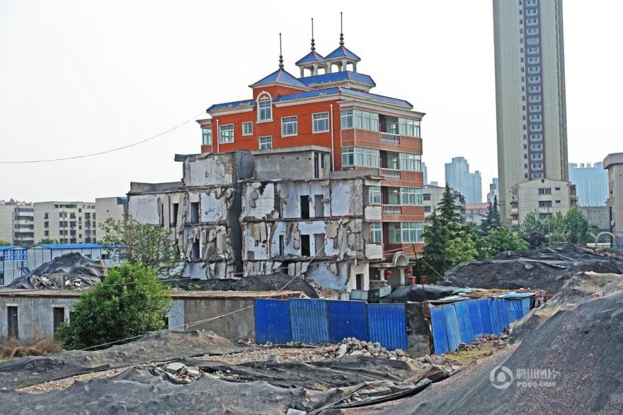 河南“最豪华”钉子户 村支书小洋楼无人敢拆（图）