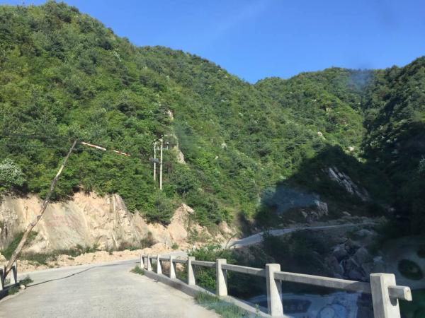 陕西：客车高速上遭劫持纵火 8死5伤(图)