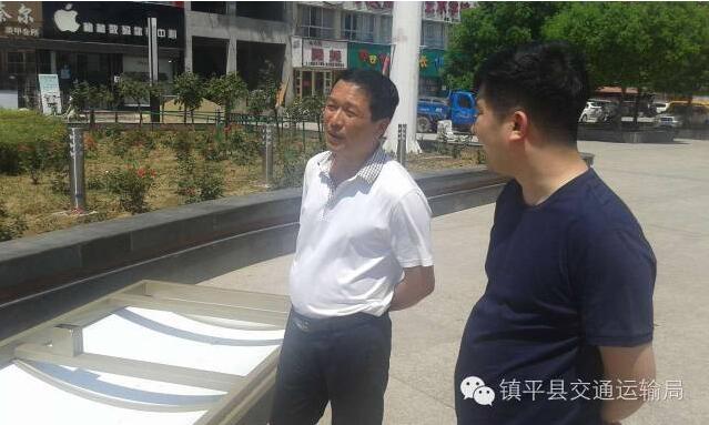 河南网讯（刘 宇）为确保按照县委政府的时间要求实现新能源公交车投放运营，连日来县交通运输局、运管局、镇运集团公司采取大员上前、倒排工期、昼夜施工等多种措施，加快3条线路81个公交站牌、10个800千瓦充电桩、24辆电动车配件组装和GPS监控平台建设工作，预计所有筹建工作将于近日完成。