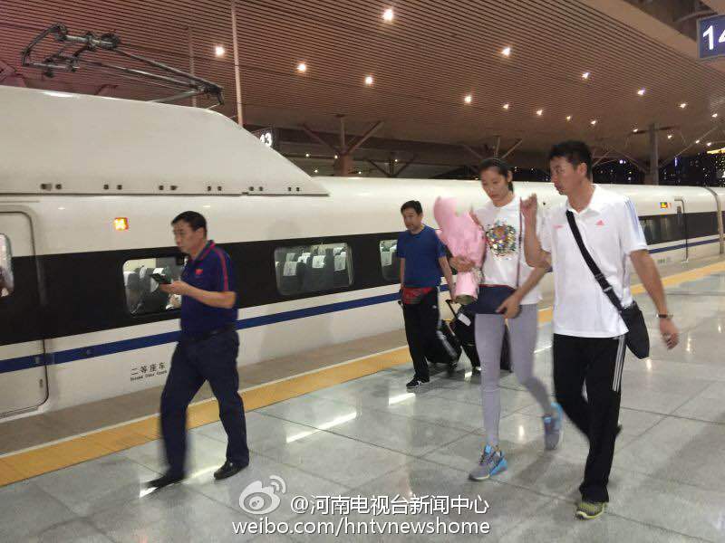 朱婷回河南老家  河南多名官员迎接