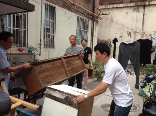 郑州：省银行社区开展环境卫生治理行动
