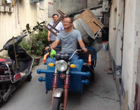 郑州：省银行社区开展环境卫生治理行动