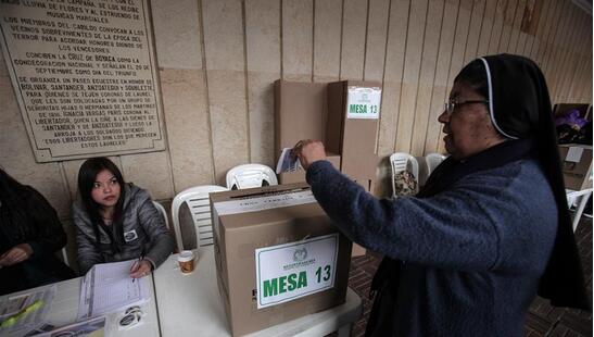 哥伦比亚:4年谈判终签和平协议遭全民公投否决
