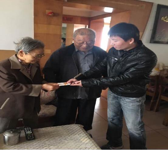 郑州：河南省银行社区开展重阳节走访慰问活动