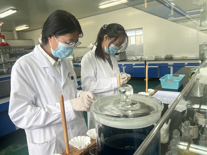 甘肃定西：“千年药乡”药材香