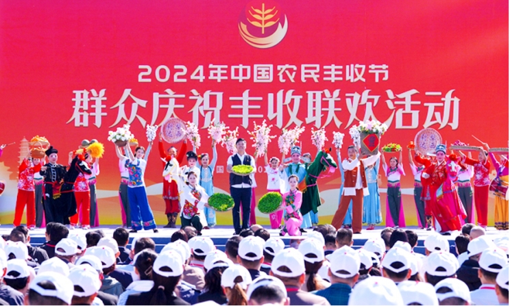 蒙牛学生奶亮相丰收节，照亮青少年成长之路
