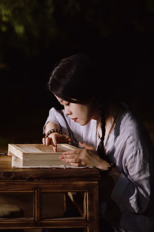 知名电子音乐制作人DJ艾希