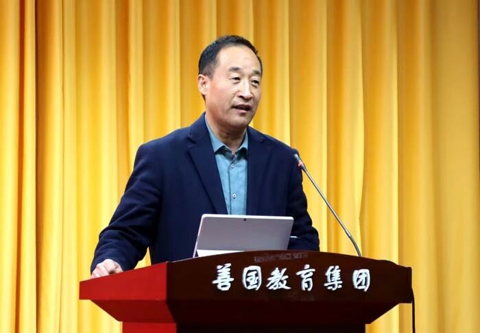 苏笑聪应邀赴滕州善国教育集团开展情境教育专题讲座