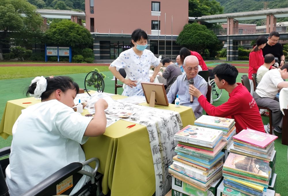 亿数公益首站走进福利院 以数字向善传递端午温情